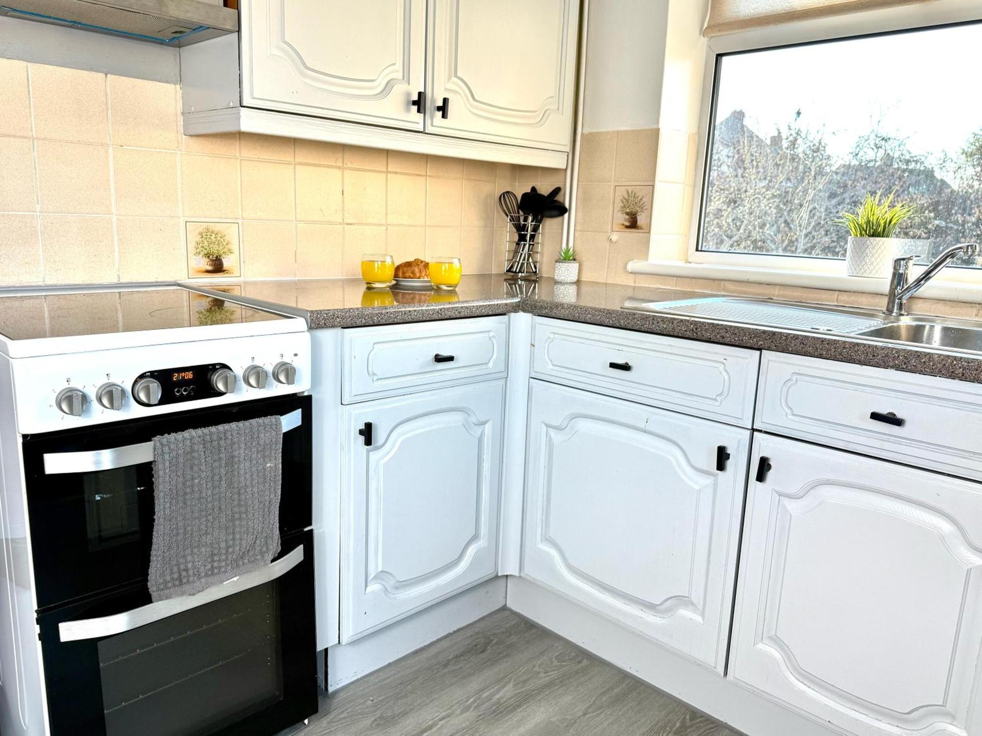 Stylish 3-Bedroom House With Garden & Free Parking'S, Prime Location With Private Garden Kidlington Eksteriør billede