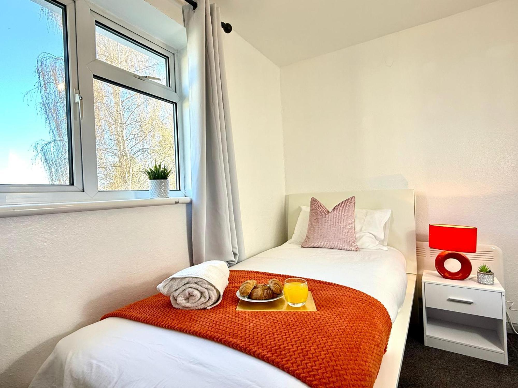 Stylish 3-Bedroom House With Garden & Free Parking'S, Prime Location With Private Garden Kidlington Eksteriør billede