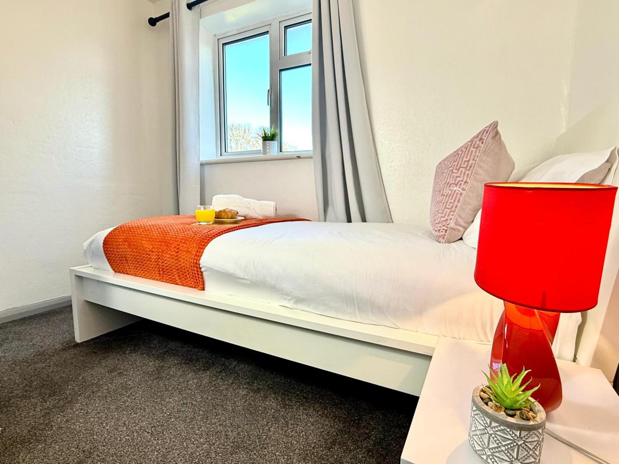 Stylish 3-Bedroom House With Garden & Free Parking'S, Prime Location With Private Garden Kidlington Eksteriør billede