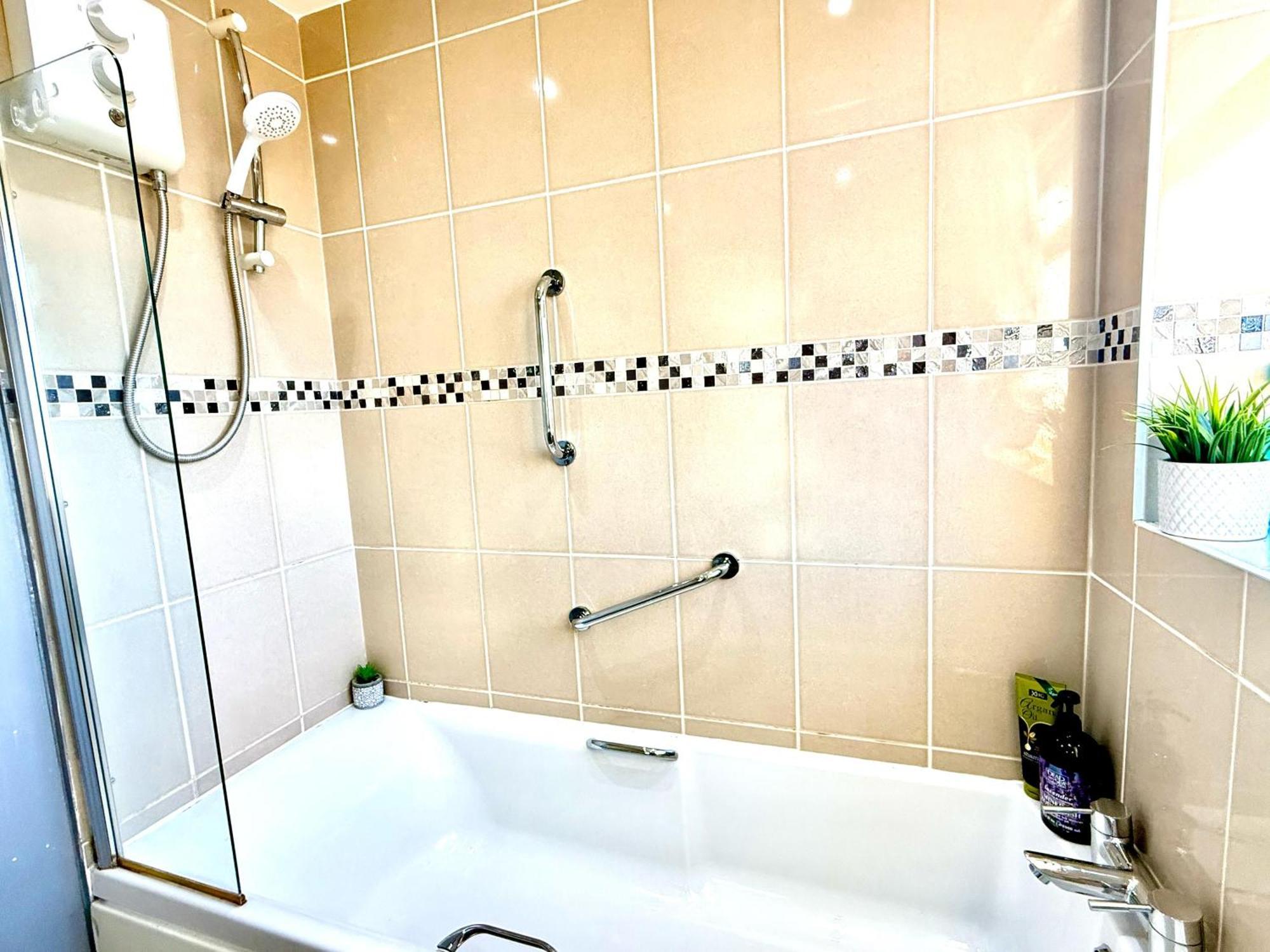 Stylish 3-Bedroom House With Garden & Free Parking'S, Prime Location With Private Garden Kidlington Eksteriør billede