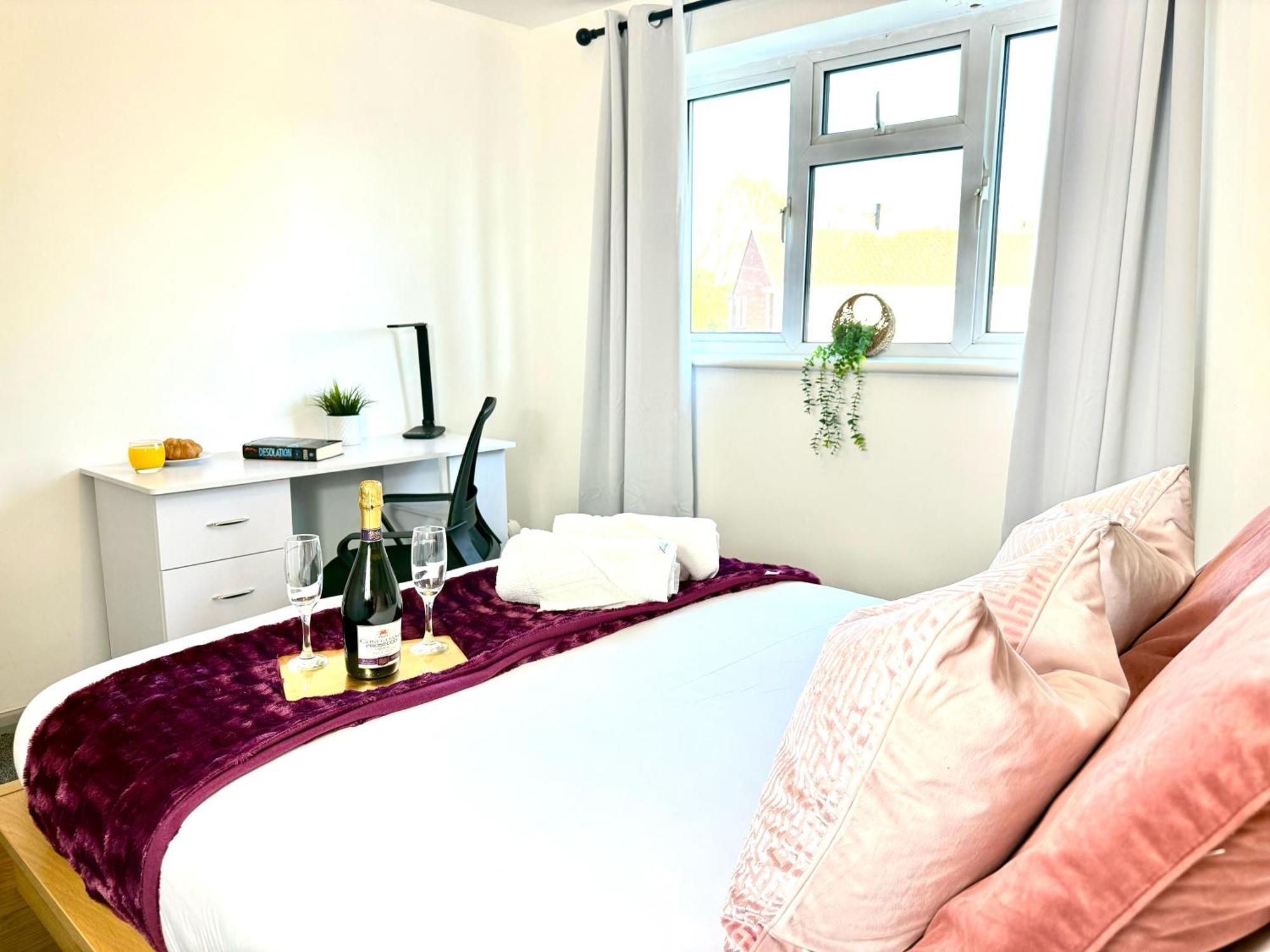 Stylish 3-Bedroom House With Garden & Free Parking'S, Prime Location With Private Garden Kidlington Eksteriør billede