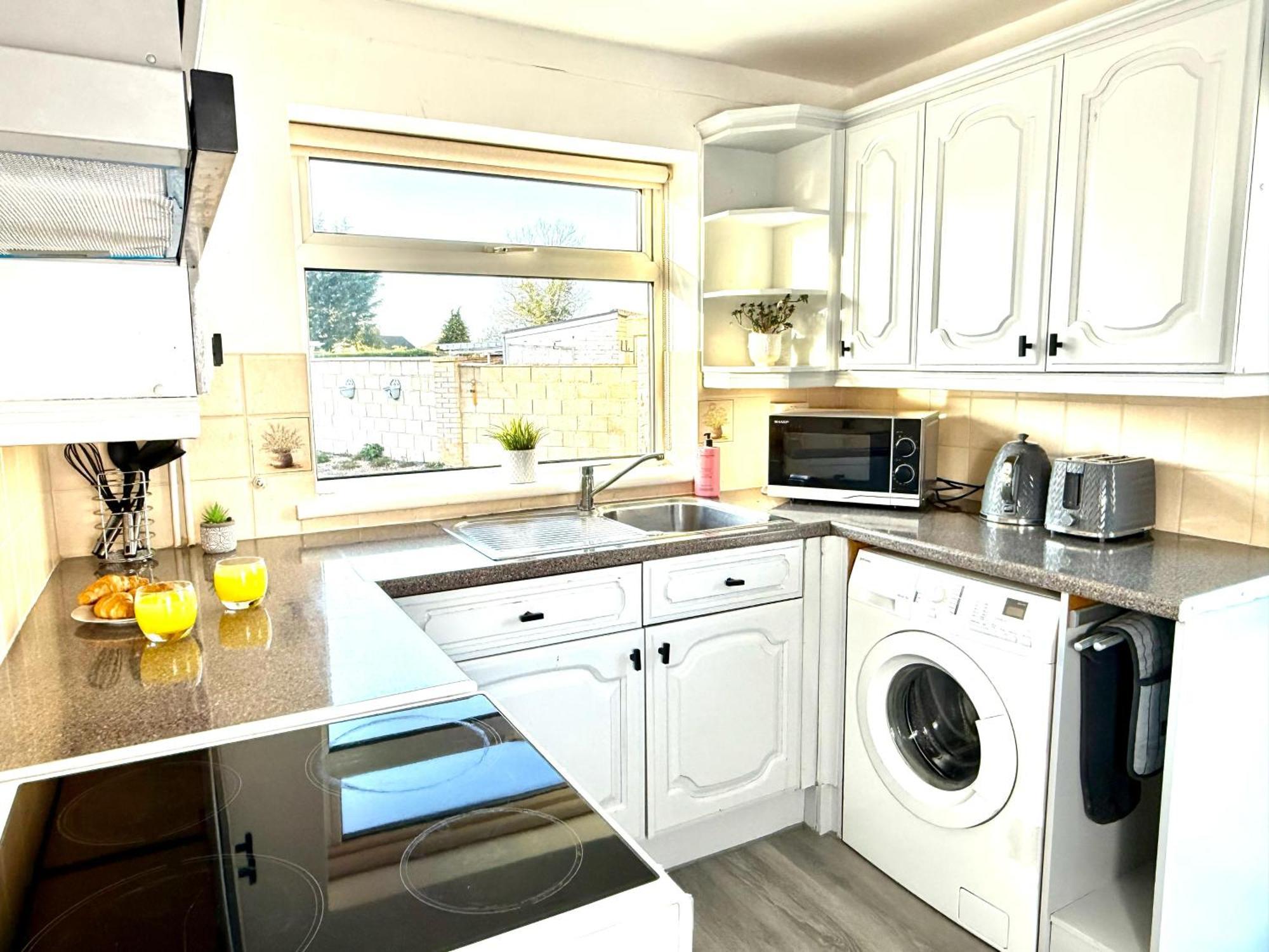 Stylish 3-Bedroom House With Garden & Free Parking'S, Prime Location With Private Garden Kidlington Eksteriør billede
