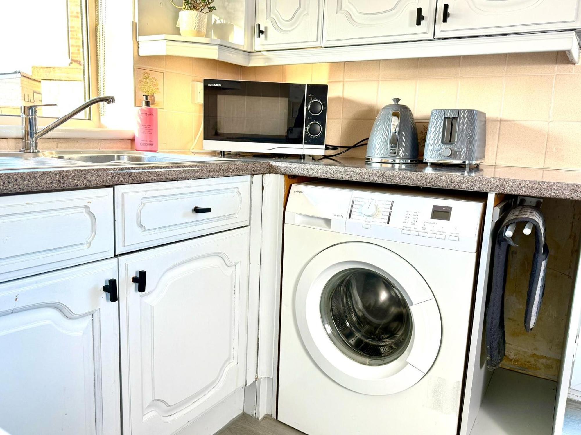 Stylish 3-Bedroom House With Garden & Free Parking'S, Prime Location With Private Garden Kidlington Eksteriør billede
