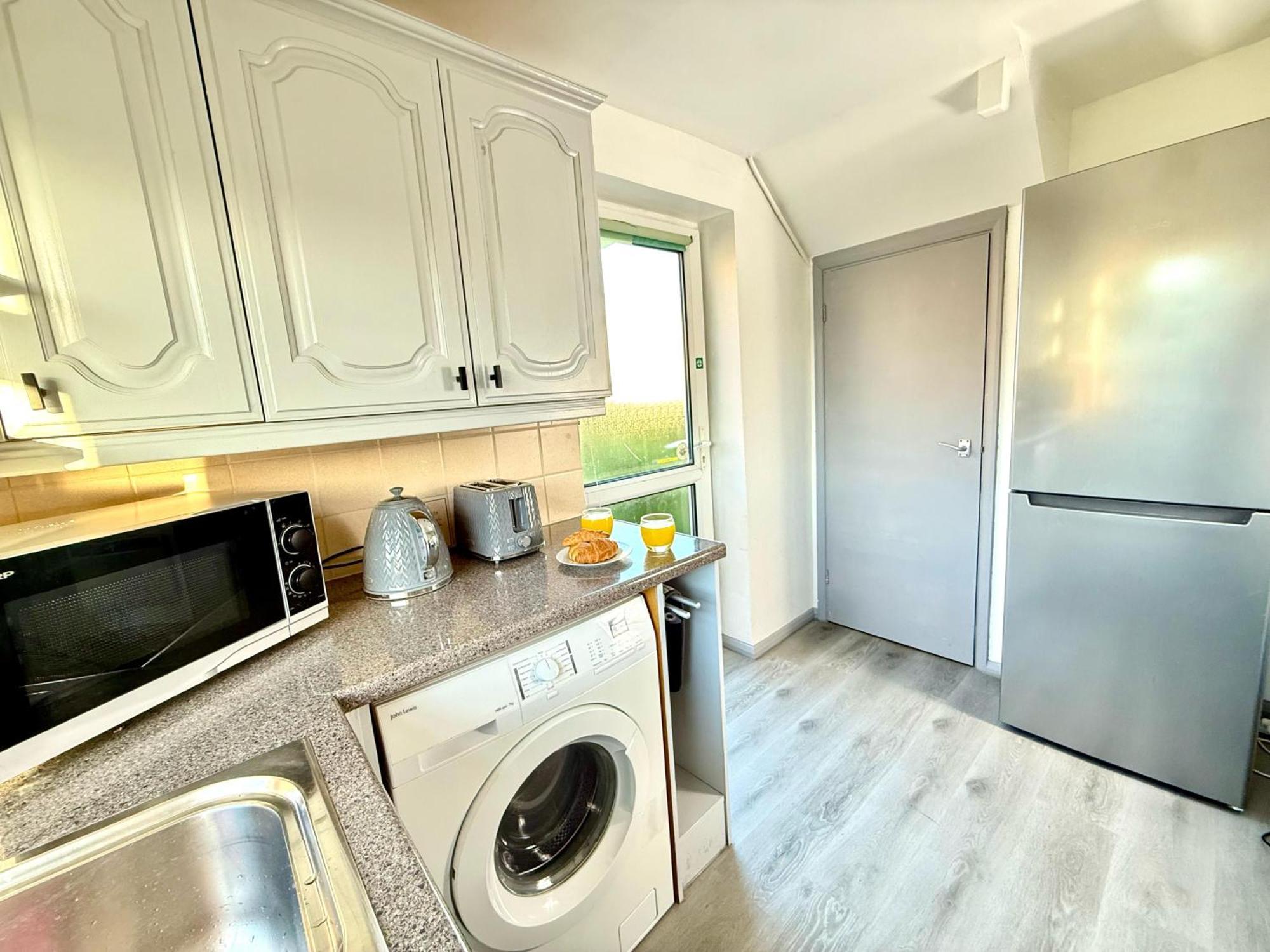 Stylish 3-Bedroom House With Garden & Free Parking'S, Prime Location With Private Garden Kidlington Eksteriør billede